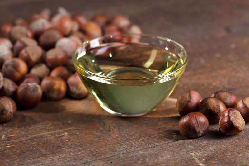 Vilka är fördelarna med hasselnötter? Vad är hasselnötsskal och olja bra för? Om du äter rå hasselnötter ...