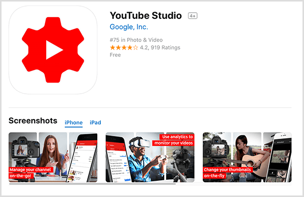 YouTube Studio-appen på iTunes har en röd kugghjulsikon med en spelpil i mitten. Tre skärmdumpar visar från vänster till höger en kvinna som spelar in en video och mobilskärmen för att hantera din kanal när du är på språng, en man som bär en virtuell verklighet headset och skärmen för övervakning av analys, och en kvinna som spelar in en video av sig själv som spelar gitarr och mobilskärmen för att ändra en videominiatyr på flyga.