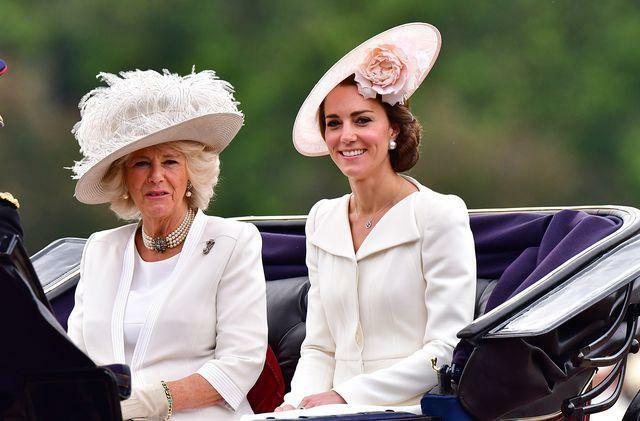 kung av England III. Charles fru Camilla och Kate Middleton