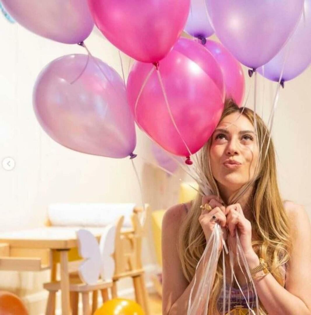 Sinem Kobal poserade i ballonger