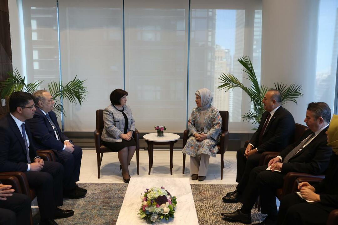 Emine Erdoğan träffade det azerbajdzjanska parlamentets talman Gafarova i New York