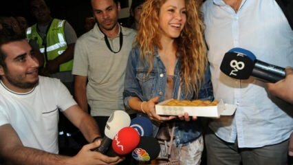 Rutigt välkomnande till Shakira som kom till Istanbul