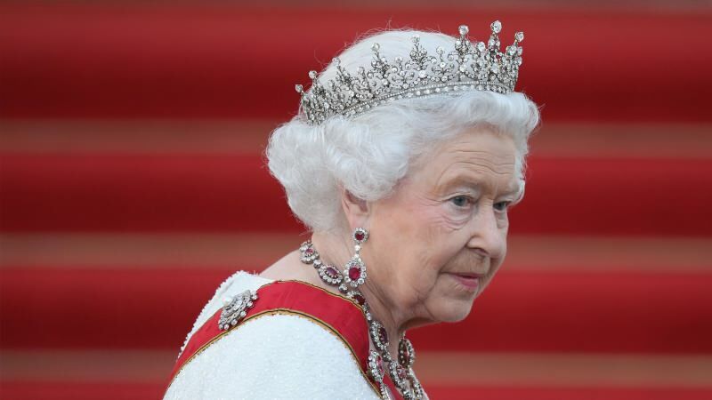 drottning Elizabeth lämnade palatset