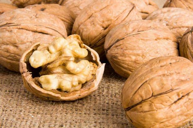 Fördelar med valnötter för matsmältningen