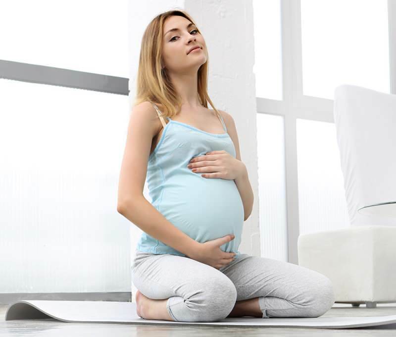 Passerar navelstrecket under graviditeten? Brun mage linje