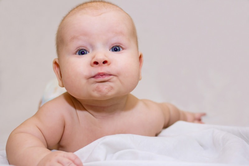 När ska tungan skäras hos spädbarn?