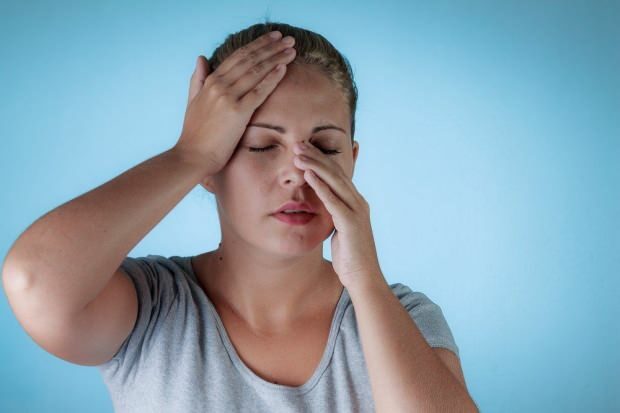 näsbensmärta kan orsaka huvudvärk, och huvudvärk kan orsaka näsbensmärta