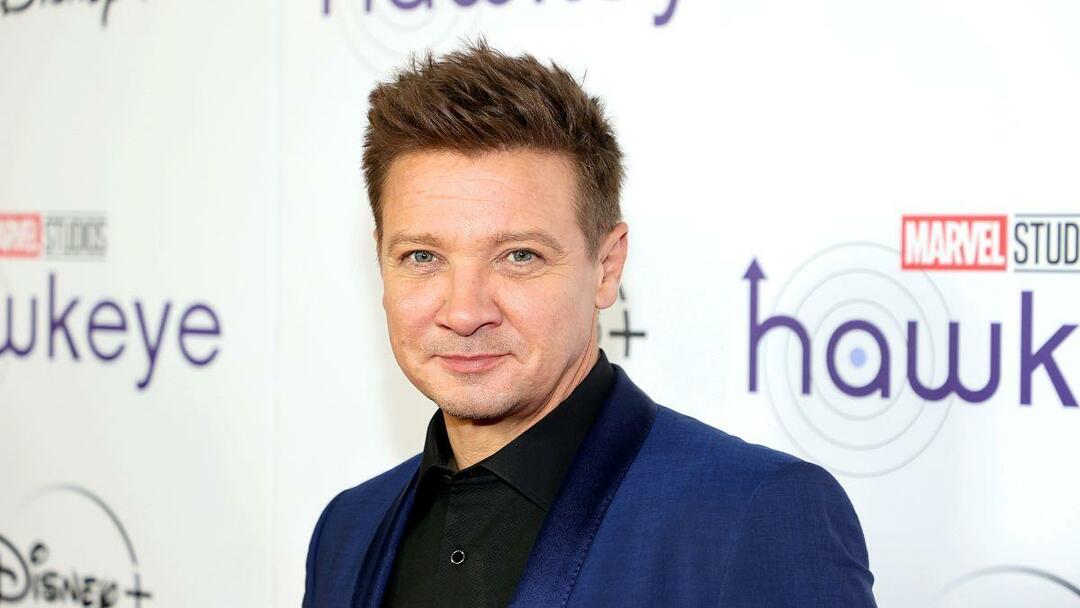 Känslomässig delning från Jeremy Renner! Marvel's Hawkeye snöplog