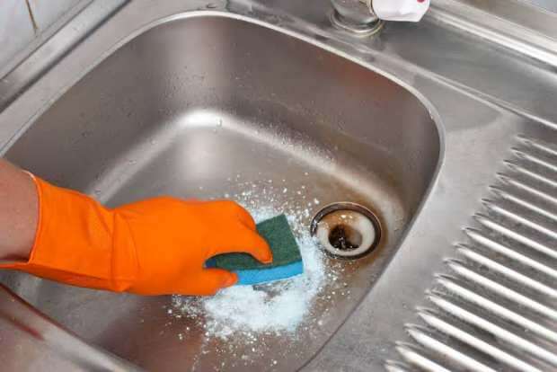 Hur passerar dålig lukt från diskbänken