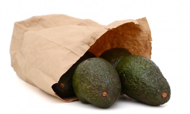 Hur skalar avokadot? Vad görs för att få avokado att mjukas upp snabbt?