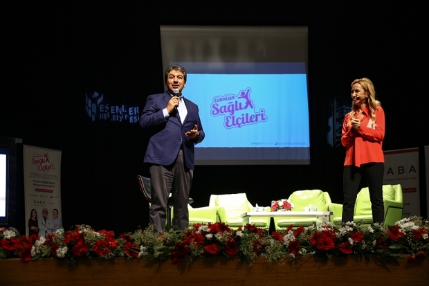 Mustafa Sandal deltog i evenemanget för kvinnor från Esenler