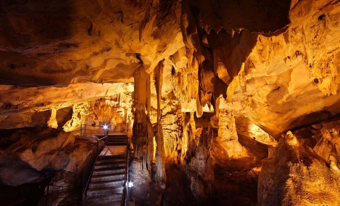 Scener från Dupnisa-grottan