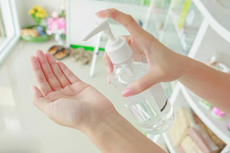 Hur man gör handdesinfektionsmedel med naturliga metoder hemma?