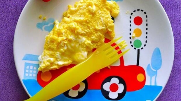 Hur är en baby omelett gjord? Enkla och praktiska hjärta omelettrecept för spädbarn