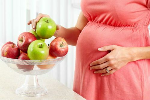 Vilka är fördelarna med att äta äpplen under graviditeten?