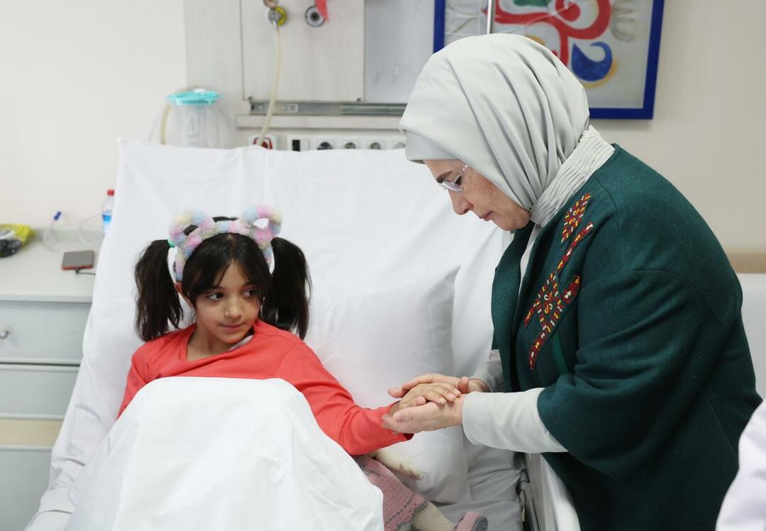Emine Erdoğan besökte offren för katastrofen