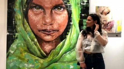 Unga målare Sinem Demirci uppskattas med kvinnoteckningar!
