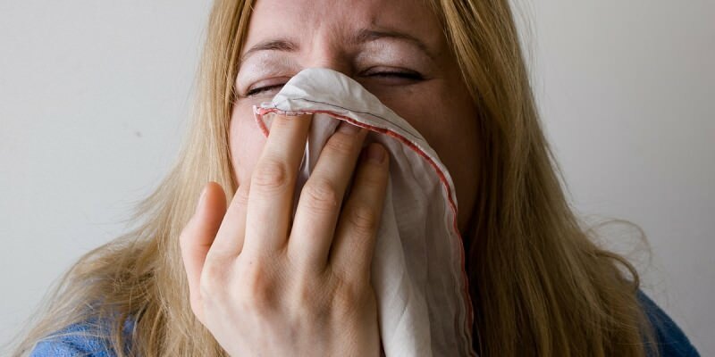 sputum orsakar konstant rinnande näsa eller halsutflöde 