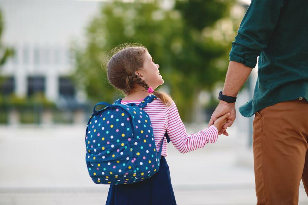 Hur man behandlar barn första dagen i skolan