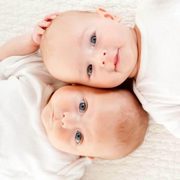 Vilka är symtomen på tvillinggraviditet?