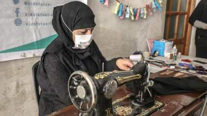 Kläderna som repareras av frivilliga skräddare från Idlib blir en fest för barn