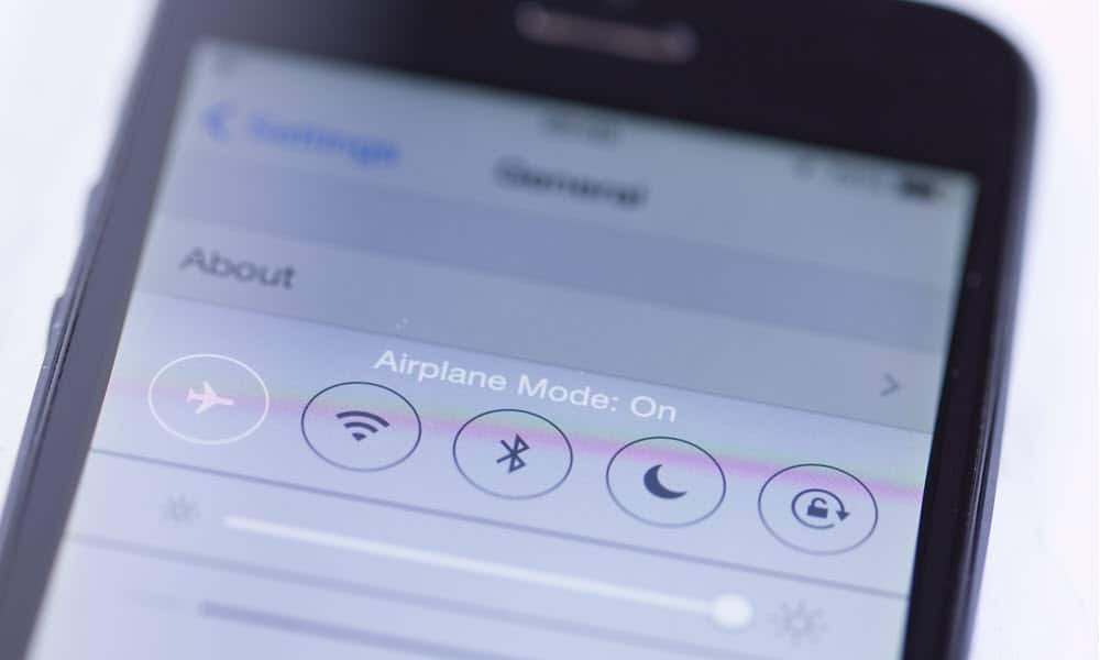 Hur man aktiverar eller inaktiverar flygplansläge på Android eller iPhone