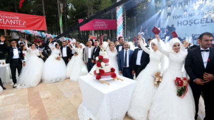 Fatma Şahin valde att gifta sig med 50 par i Gaziantep!