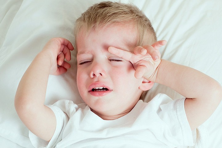 Hur förstår jag huvudvärk hos spädbarn?