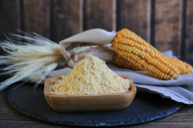 Vilka är fördelarna med majsmjöl för huden? Hur man gör en majs mjöl mask?