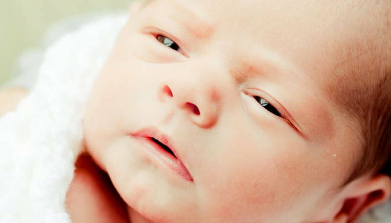 När blir spädbarns ögonfärg klar? När kommer ögonfärgen på spädbarn att bestämmas?