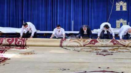 Restaureringen av den största mattan i National Palace slutar
