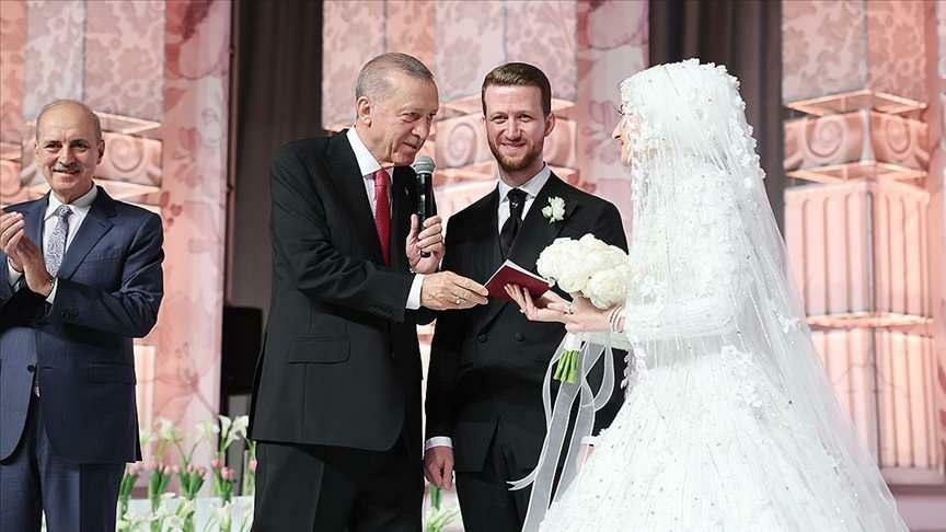 President Erdoğan bevittnade bröllopet av sin brorson Osama Erdoğan