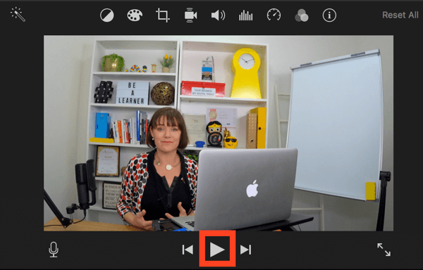 Klicka på Spela för att förhandsgranska din video i iMovie.