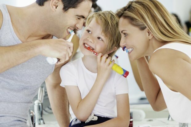 Att göra naturlig tandkräm för barn hemma