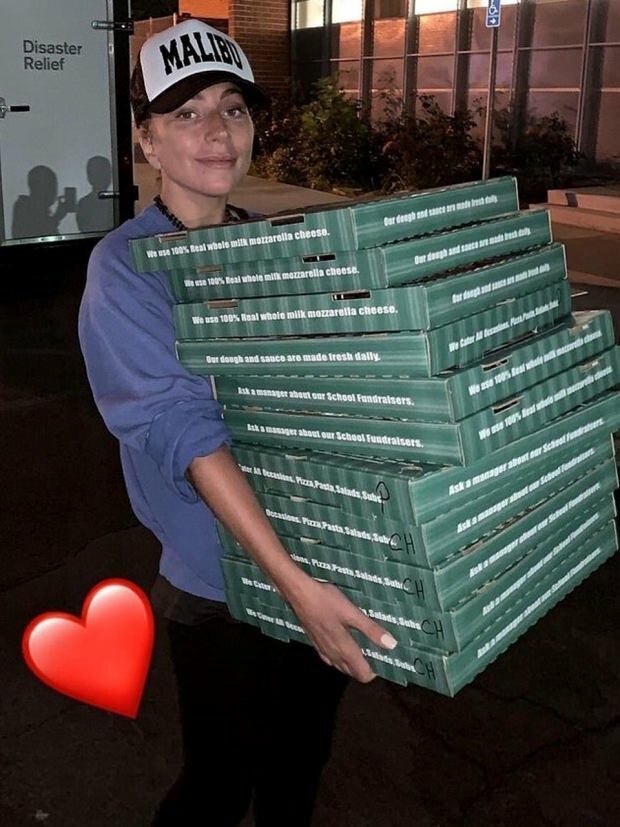 Den världsberömda Lady Gaga blir pizzadistributör