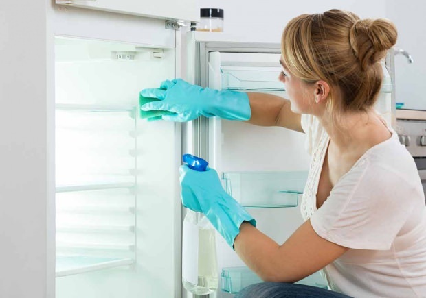 Hur rengörs kylskåpet?