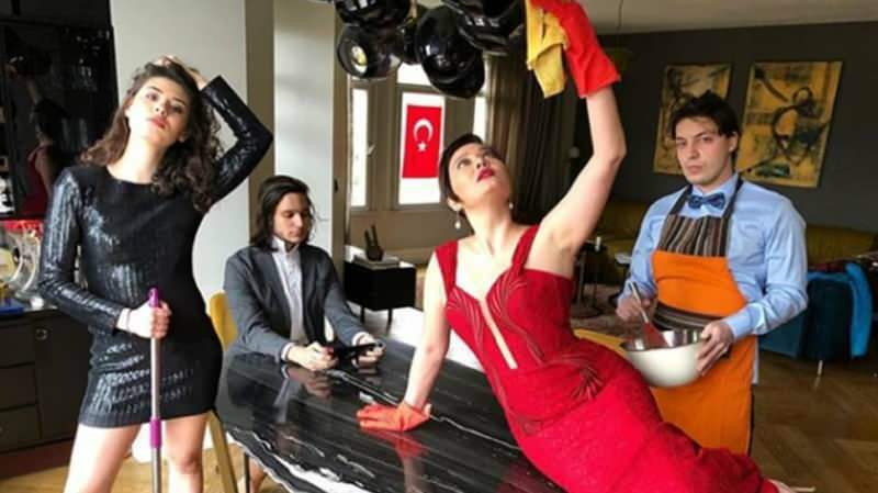 Nurgül Yeşilçays stil med festlig städning! Han gjorde sin egen städning