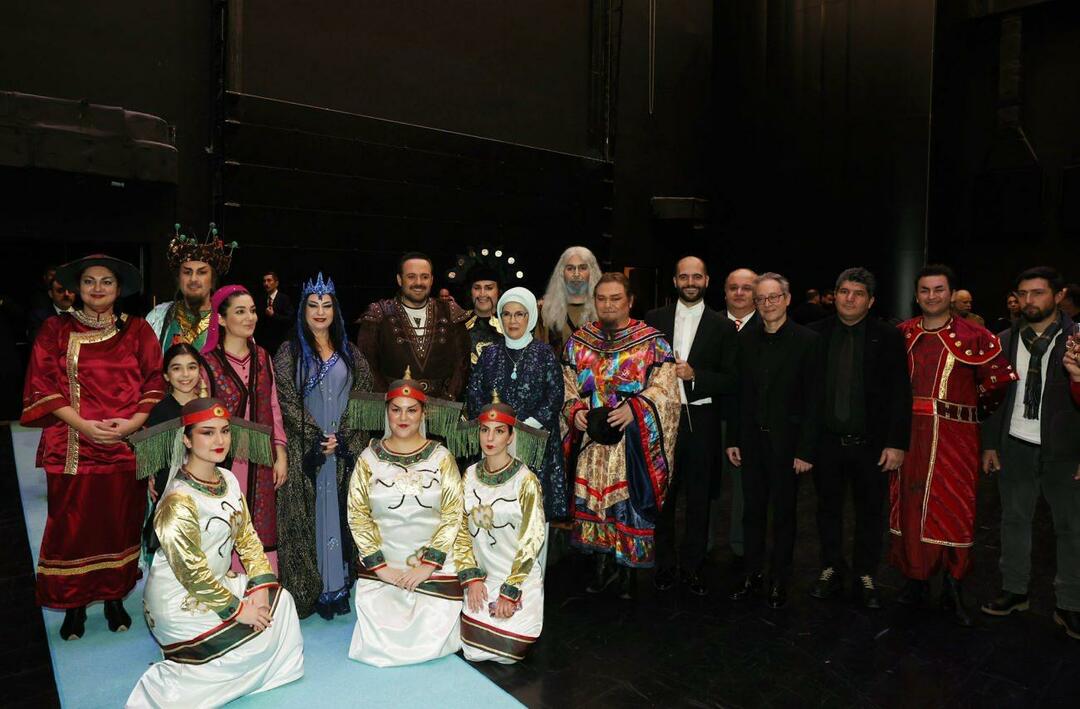 Emine Erdoğan tittade på Turandot-operan