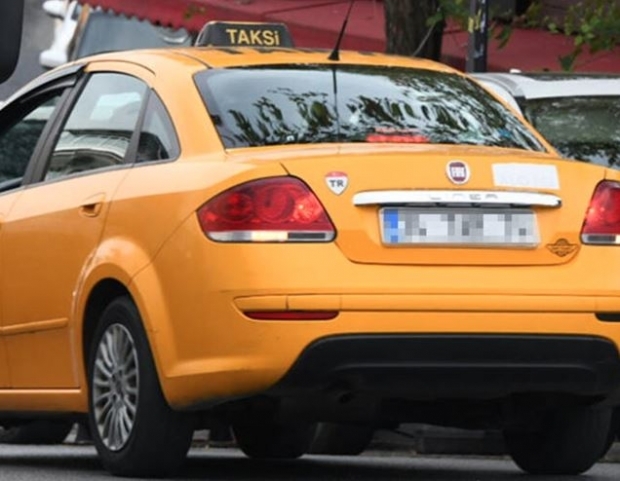 Berrak Tüzünataç tog en taxi gratis