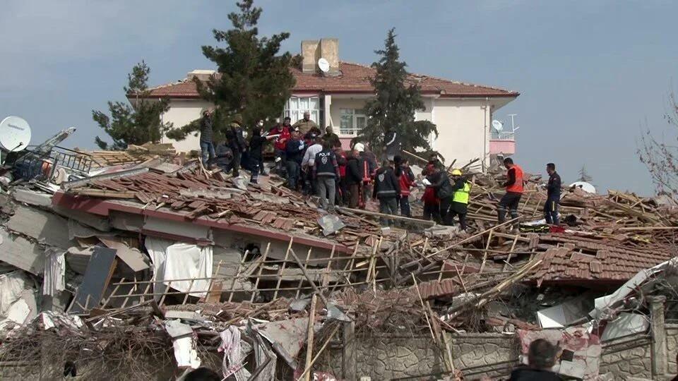 Emine Erdoğan framförde sina lyckönskningar till alla medborgare som drabbats av jordbävningen i Malatya