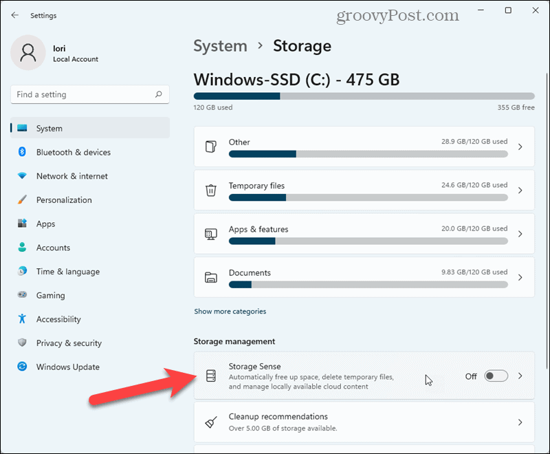 Klicka på Storage Sense i Windows 11 Inställningar