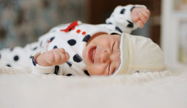 Vad är kolik hos spädbarn? Vilka är deras orsaker och lösningar?