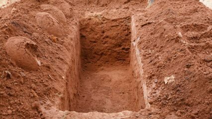 Tabarakas dygd, som skyddar från straff i graven! Böner som orsakar och lindrar plågor i graven