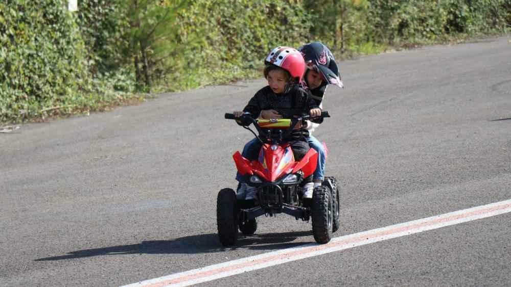 Kenan Sofuoğlu presenterade en motorcykel till 4-åriga Göktürk