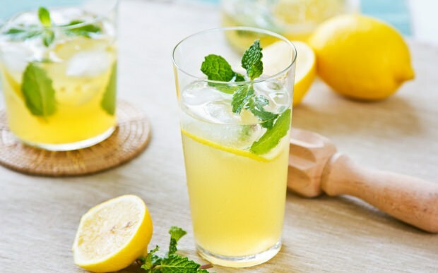 Vad händer om vi dricker vanlig citronsaft?