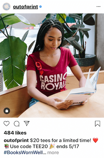 Instagram-affärspost med personen som bär produkten