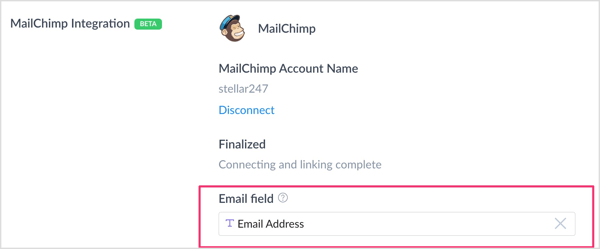I avsnittet Mailchimp-integration klickar du i rutan E-postfält och väljer det anpassade fält som du skapade för att fånga e-postadresser. 