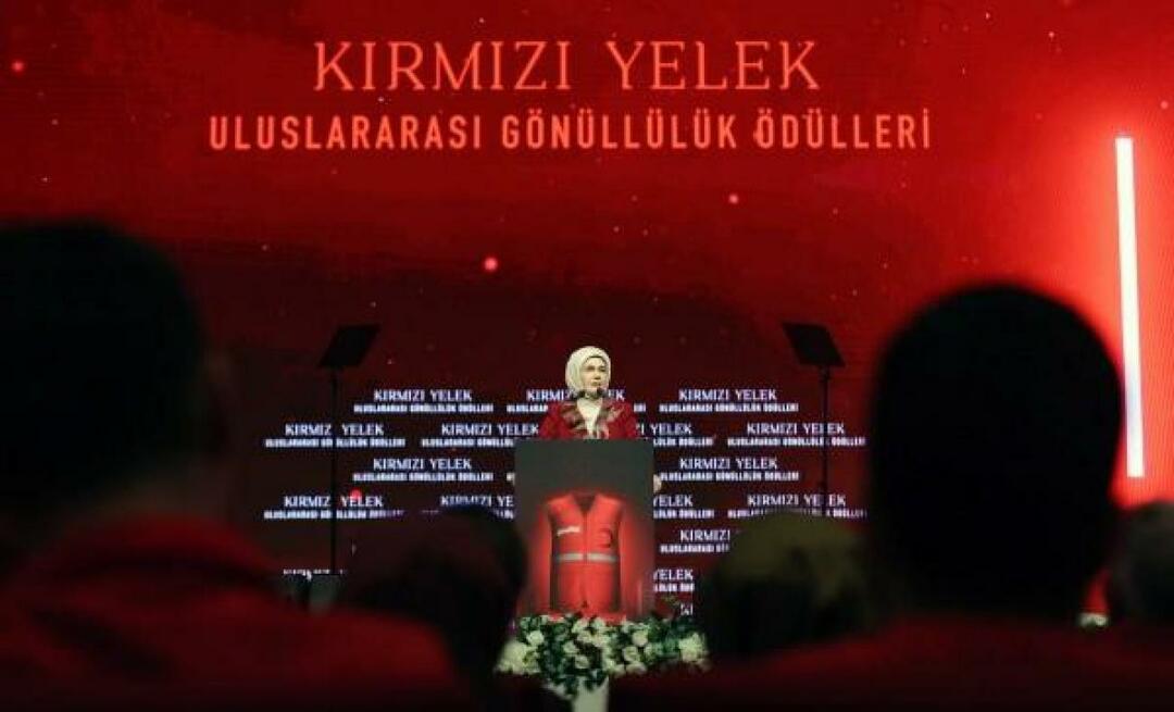 Emine Erdoğan delade om Kızılays "Red Vest International Volunteering Award Ceremony"
