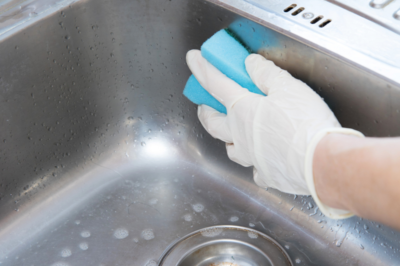 Hur rengör du diskbänken? Den slutgiltiga lösningen som gör att diskbänken lyser