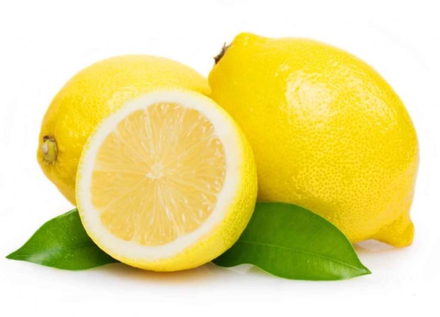 Ta bort väggfläckar med citron